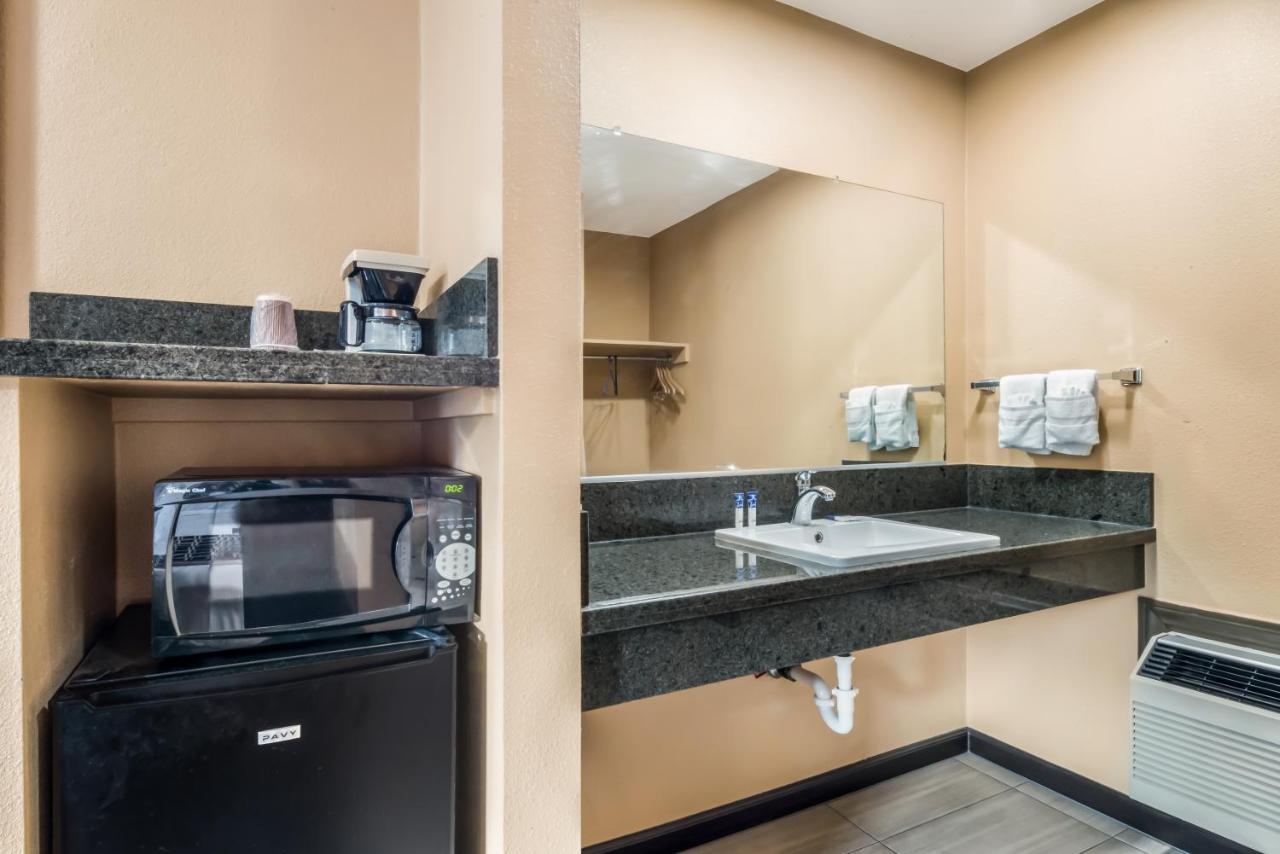 Americas Best Value Inn - Ukiah Exterior photo